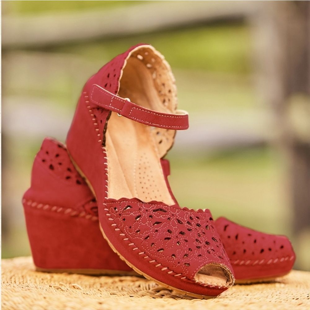 NEW Patrizia by Spring Shop Gennina Drd Red Eyelet Wedge Mary Jane Shoes 10.5/11